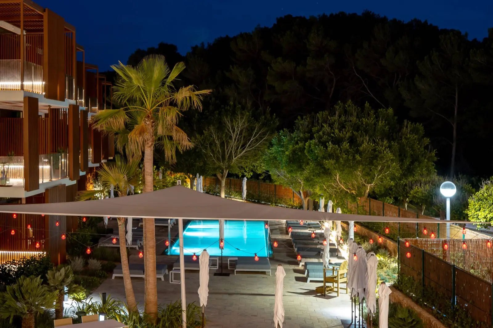 Proyecto Luxes Hotel Siau piscina