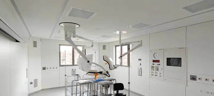 Iluminación Sala Clinica realizada por Luxes Iluminación salud Clinica Corachan
