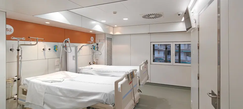 Iluminación LED en habitación de pacientes de la UCI 4.4 del Hospital Clínic de Barcelona por Luxes Iluminación LED en habitación de pacientes de la UCI 4.4 del Hospital Clínic de Barcelona, proyecto lumínico realizado por Luxes.