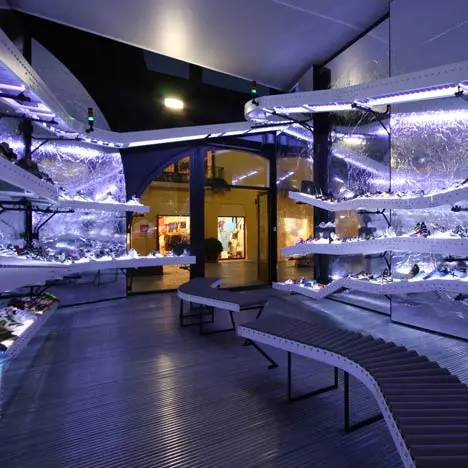 Iluminación decorativa LED en Munich La Roca Village | Proyecto Luxes Iluminación decorativa LED de Luxes en el interior de la tienda Munich La Roca Village.